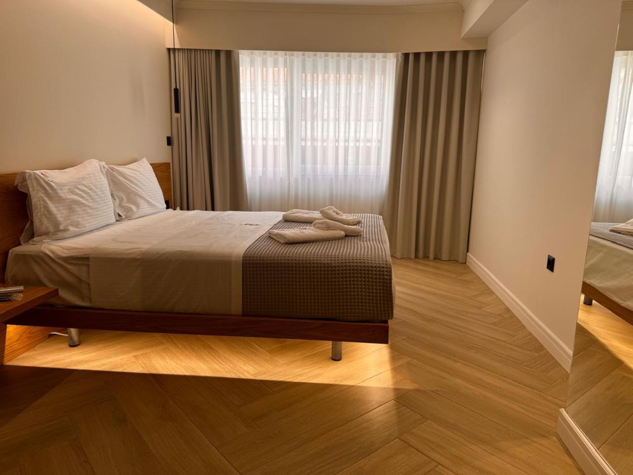 Triple A - Near Ermou Shopping Street - Family Hospitality - Free Parking! Aparthotel Атина Екстериор снимка