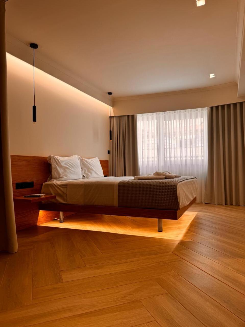 Triple A - Near Ermou Shopping Street - Family Hospitality - Free Parking! Aparthotel Атина Екстериор снимка